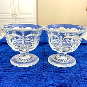 VTG PAIR OF GLASS SHERBET/ICE CREAM DISHES ON A SMALL PEDESTAL